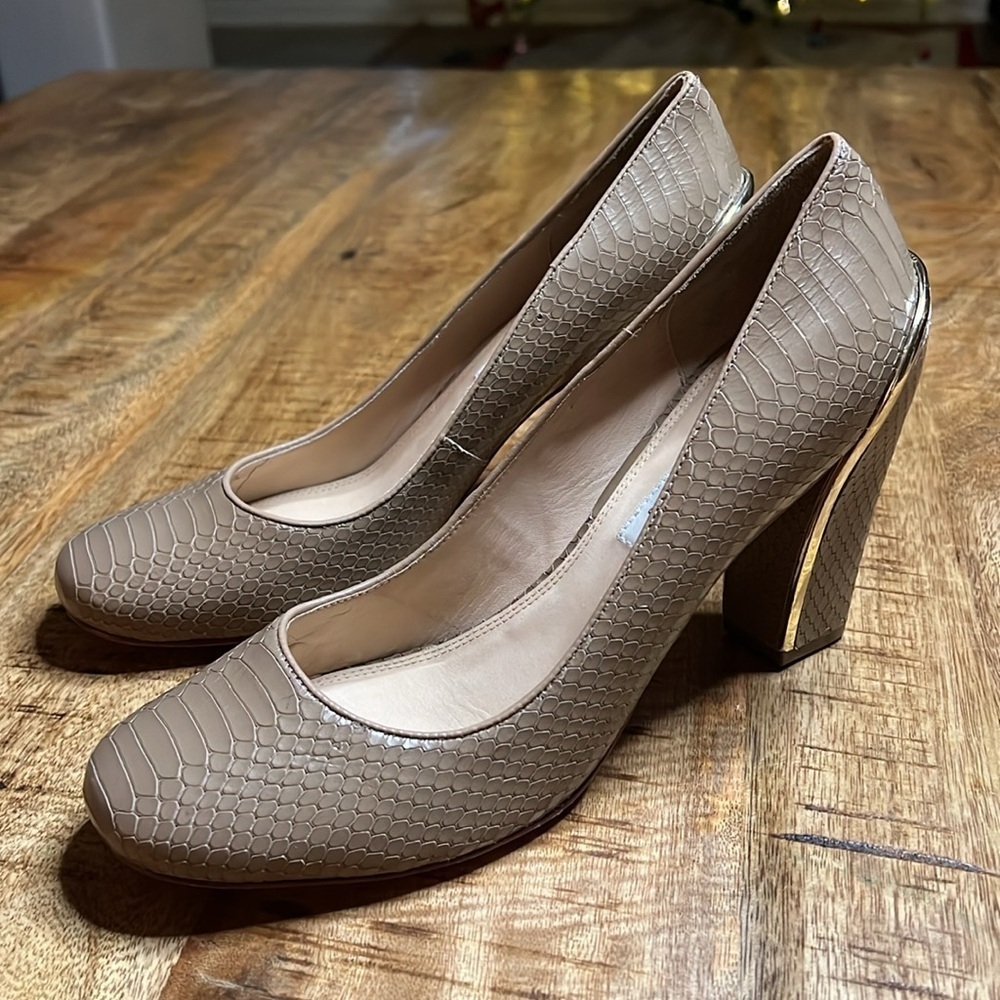 Diane Von Furstenberg Sz 9 Snake Print Leather Color Honey Gaby Shoes Heels